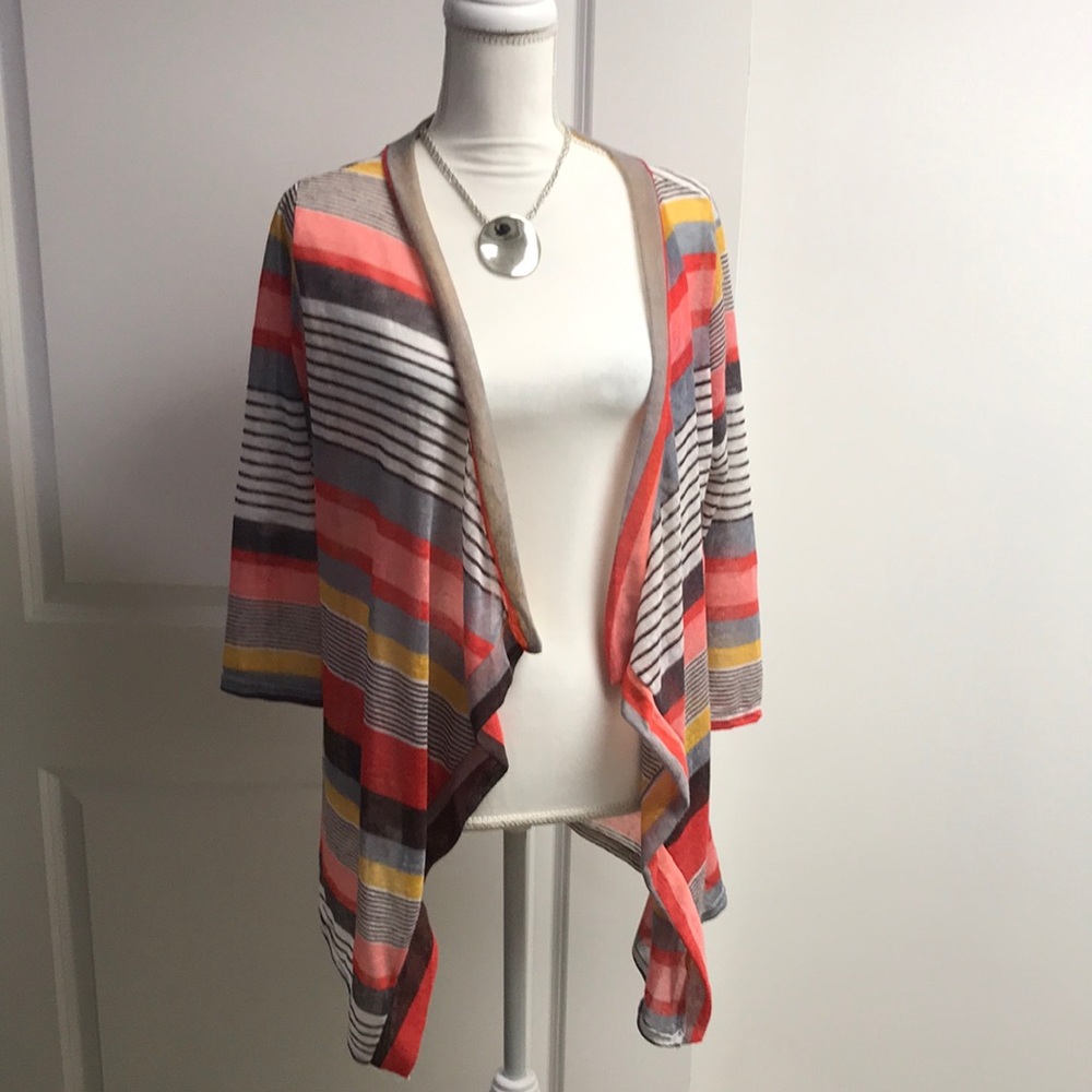 Super lightweight sweater, handkerchief hemline